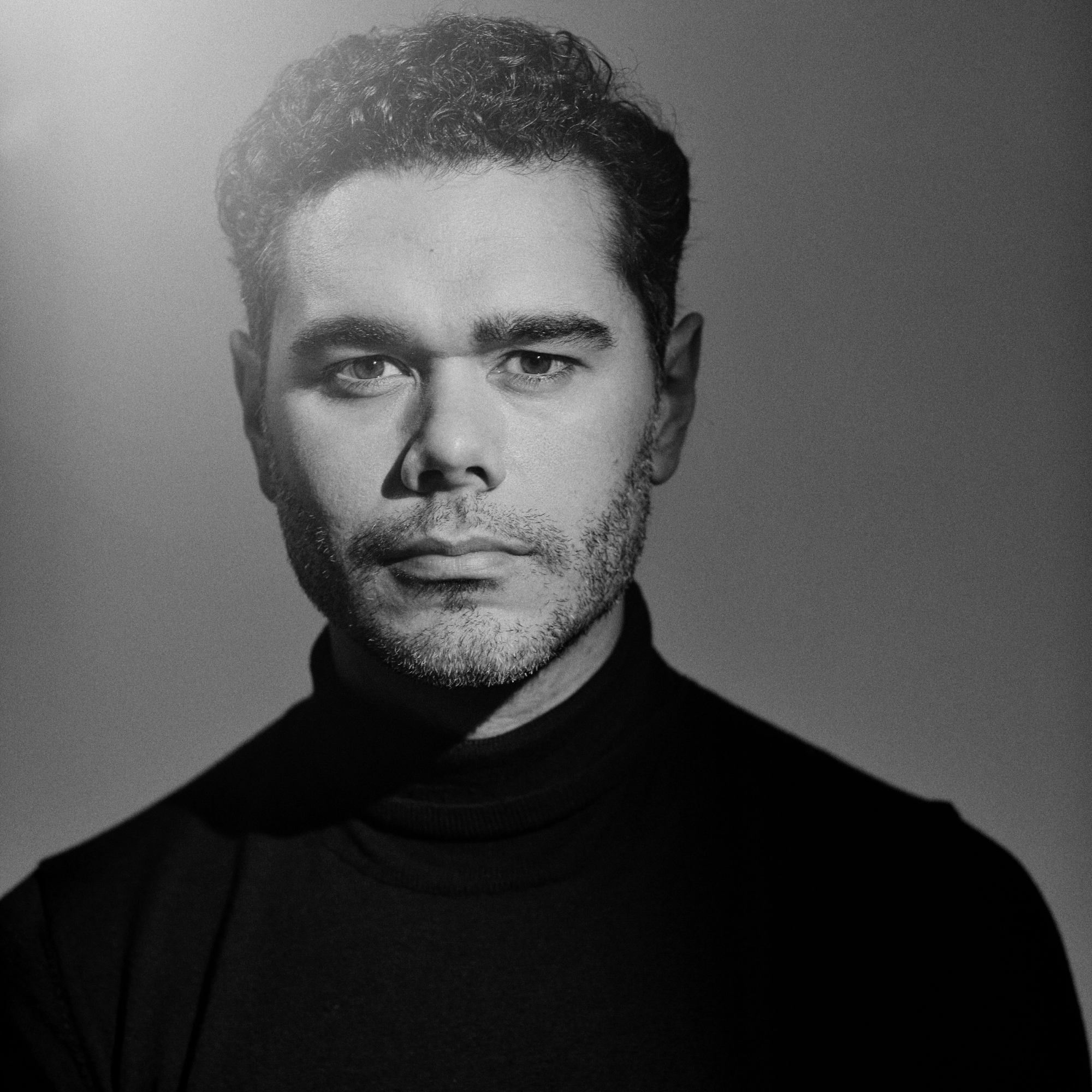 Black-and-white headshot of Elliot Madore.